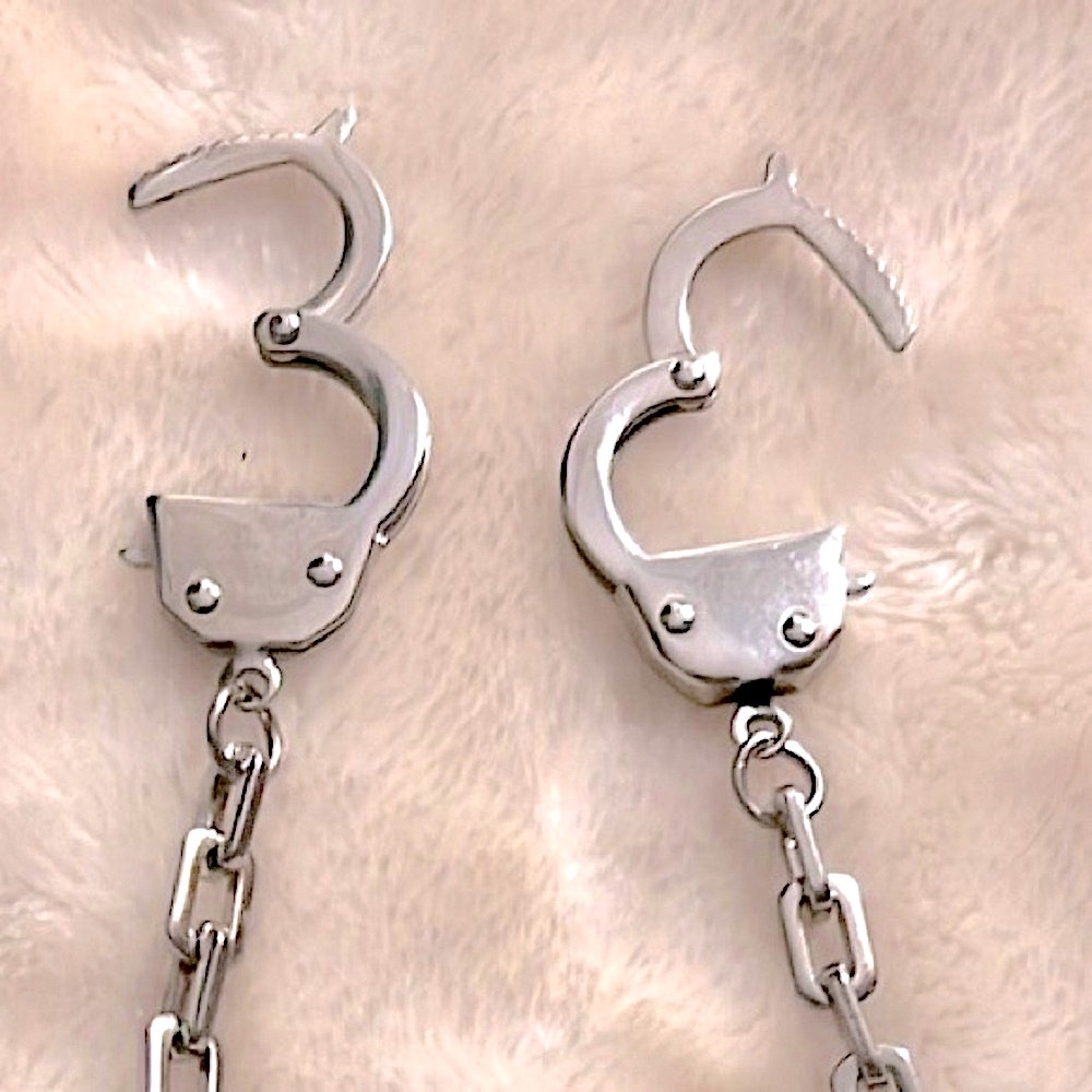 NWOT 🔑 CHUNKY 8.5” STAINLESS STEEL KEYS & FUNCTIONING HANDCUFFS LINK BRACELET - Picture 4 of 5